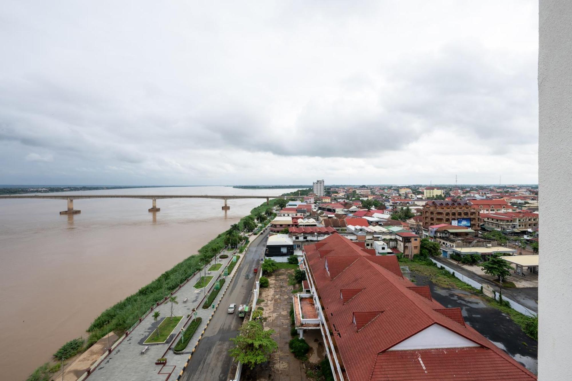 Lbn Asian Hotel Kampong Cham Bagian luar foto